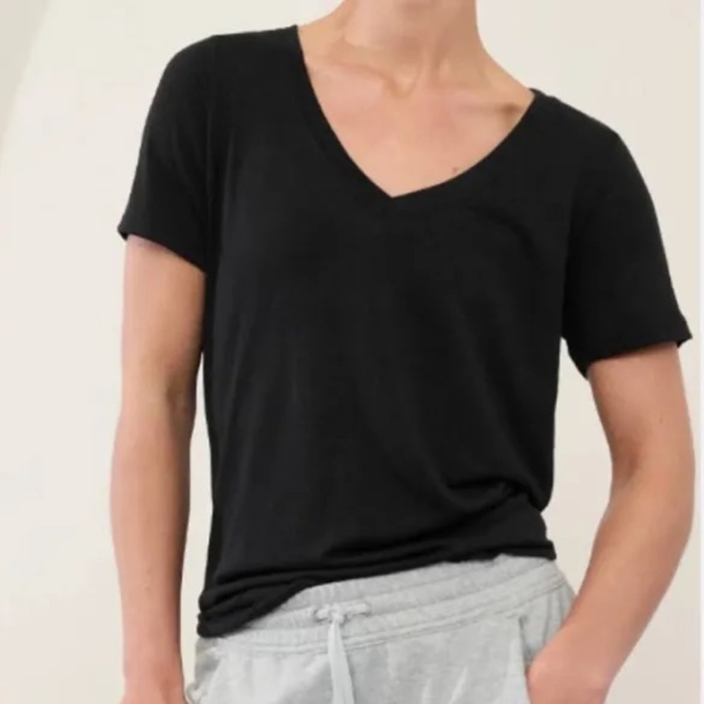 Athleta Shadow Black Breezy V-Neck Short Sleeve Knit Tee